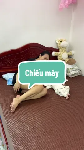 Giờ mình mới biết chiếu mây nằm cũng sướng,êm,mát,mùa này không bị lạnh lưng nhưng không bí đâu nhé,giá tiền vừa túi,chiếu đẹp nha các mom #chieumay #chieumaydieuhoalotlua #dogiadung #giadinh #xuhuong 