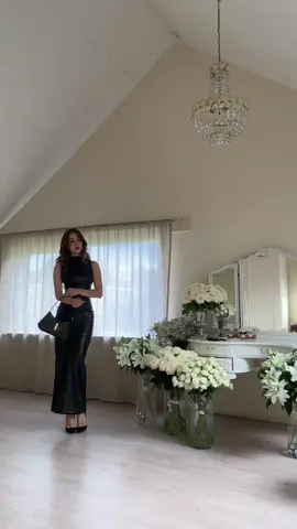 This will be my new go to outfit for weekend nights with the girls #classystyle #elegantfashion 