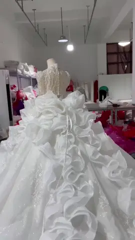 Mỗi sản phẩm của Lani gửi tới khách hàng không chỉ là tình yêu với từng chiếc váy mà là trách nhiệm của mình với ngày trọng đại của cô dâu#váy_cưới_của_em #váy_cưới_xinh #cướihỏi #váy_đi_bàn_cô_dâu #đámcướimiềntây 