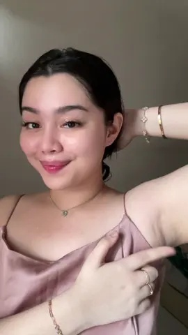 Saatnya bilang bye sama ketiak kusam dan gelap!✨ Honnete Intense Glow Underarm Gel bantu mencerahkan, melembapkan, dan bikin area underarm jadi lebih halus tanpa drama 😍 Pakai rutin biar #KetiGlowingNoDrama bareng @Honnete Skin 💛