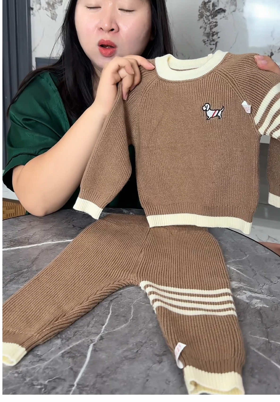 lạnh rồi mấy mom ơiiiii @Em Cám Đây Rồi #len #thêu #đồlen 