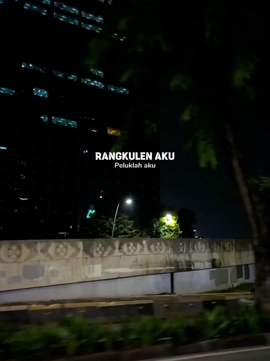 Rangkulen aku, Kekepen aku. #pelampiasan2 #sasyaarkhisna #liriklagujawa #terjemahan #fyp 