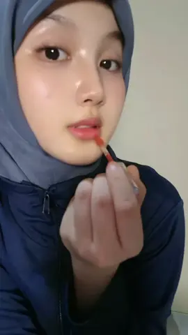 Abis gowes tetep on point dong 😋 #longlastlips #lembabnobeban #lippie 