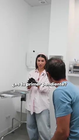 Primer piercing de lóbulo, esperamos que te haya gustado tanto como a Sergio ☺️ de la mano de @giul.pain 🌙 Si tienes dudas, te asesoramos en el estudio 📍estamos cerca de Plaza Cataluña y de la estación de Sants. Pide cita al + 34 640 15 60 93 😉 #circapiercing #piercing #circatattto #tattostudiobarcelona