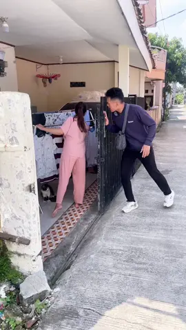 Yel yel nganjuk😂 #husbandwifecomedy #lucuviral #couple #funny 