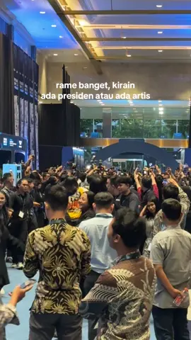 kayanya di 5 tahun terakhir, selain Pak Bas, baru kali ini liat menteri dielu-elukan dan keliatan seru banget. menyala Pak Pur🔥👍 #purbaya #menterikeuangan 