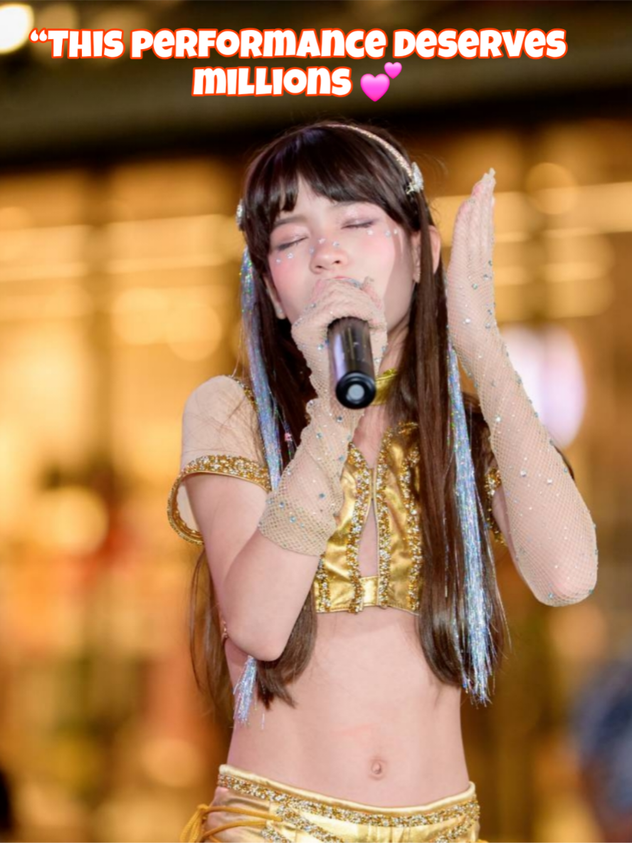 #เทรนด์วันนี้  Sometimes, you don’t perform the song — you become the song. 💛 #Lisa #fyp ##emma #dream 