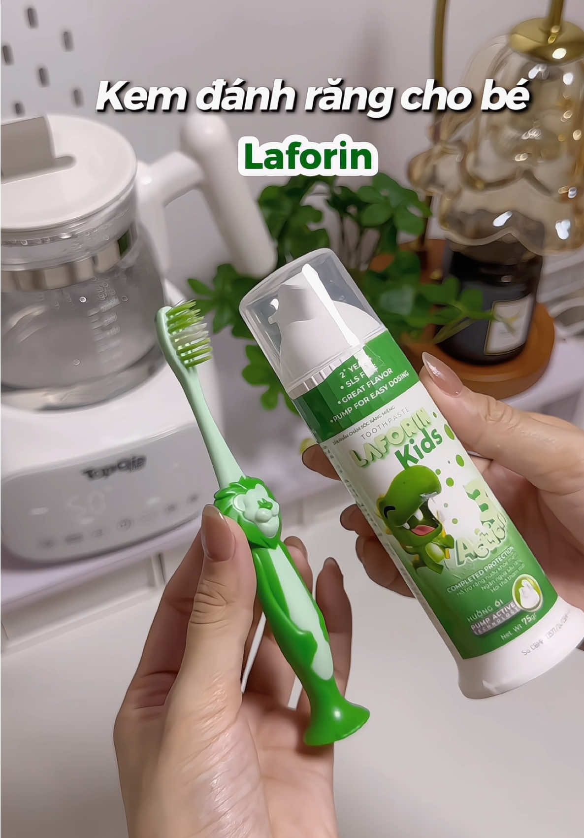 Để được hàm răng trắng xinh, thơm tho thì cũng phải chăm nha các mom ơi#embebinne #kemdanhrangchobe #kemdanhrangnuotduoc #mevabe #nguasaurang 