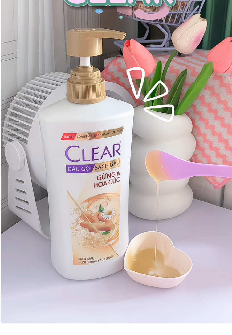 Gàu Ngứa Mãi Không Hết? Dùng Liền Em Dầu Gội CLEAR Gừng Và Hoa Cúc Này Điii 🫧  #clear #cleargunghoacuc #hoptaccungUnilever #daugoithaoduoc #daugoithiennhien 