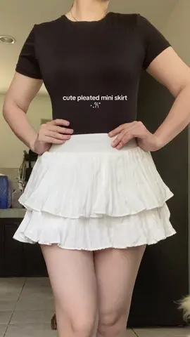 so inlove with this pleated skirt 🎀 #pleatedskirt #miniskirt #skort #skirt 