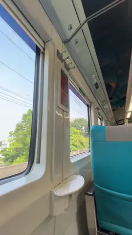 Psikolog mahal mending naik kereta + lagu jawa  #keretaapiindonesia #keretaapi #fypp #guyonwaton #sanes 