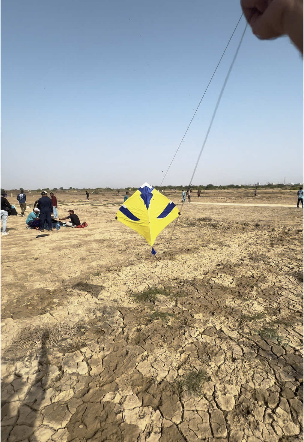 Zameen Se Aasman Tk ♥️🔥 #karachikite #delhikiteflying #idealkiteclub #gujrat #manjha #kitelover 