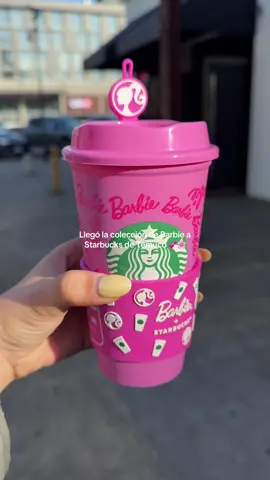 Datito en Temuco: llegó la colección de Barbie a @Starbucks #temuco #dato #barbie #starbucks 