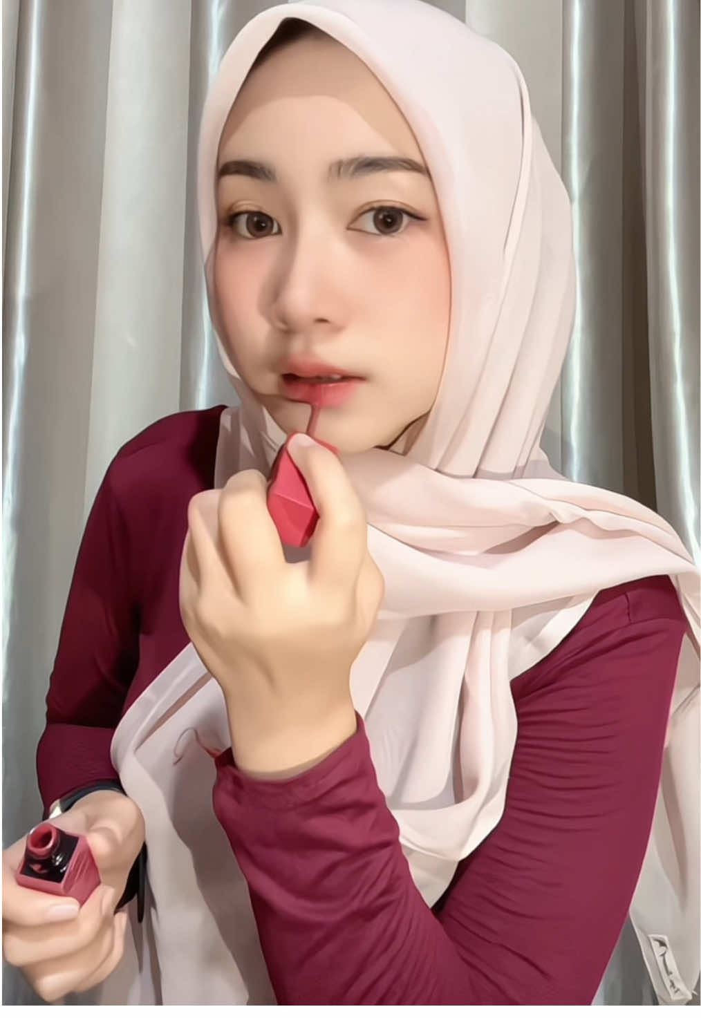 ubur ubur ikan leleee, vinyl ink maybelline paling okeee💄🫦 mo di pake makan banyak sekalipun masi tahan bae, ga perlu touch up lagi stelah makan💋 #lipstick #maybelline #fyp 