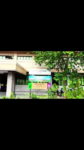 Ternyata yang dari kecil sampai besar ke sekolah itu ya kami🤣🤣. Hari ini sebelum pelatihan mengajar dulu lalu pergi ke dua sekolah. Segitu cintanya cikgu sama sekolah ya😂😂. semangat 💪 #ojt3 #pelatihanpembelajaranmendalam #kunjungan #berbagiilmu #pelatihandeeplearning 