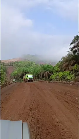 tanjakan cas, tabe kanda@pemancar78 #fyp #drivermuda #trendingtiktok #bismillahfyp #morowaliutara  akibat jalan licin dan tanjakan curam