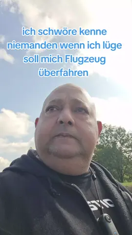 Ich kenne niemanden  ich schwöre wenn ich lüge soll  mich flugzeug ✈️ überfahren #comedy #foryoupage #viral #fyp 