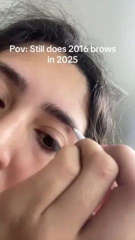 Fun fact I never learned how to use a eyebrow pencil Quick tip use eyelash glue to pinch the end of your eyebrow brush for a fine tip #2016makeup #trending #makeup product brands used: @Anastasia Beverly Hills @e.l.f. Cosmetics 