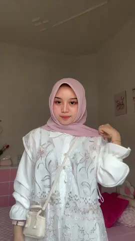 Kemeja brukatnya cakep banget😭💗