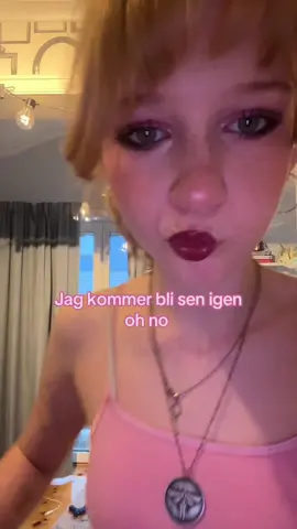 Jag blev inte sen och mitt matteprov gick skitbra fuh yeah #protectthedolls #wlw #neilyoungiloveyou 