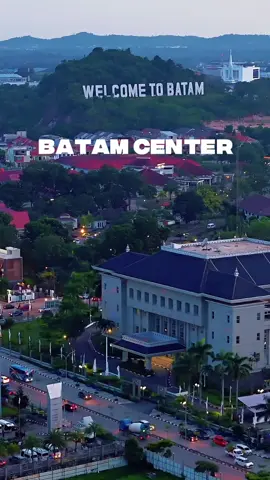 Batam Center di sore hari tuh punya vibes-nya sendiri… ramai tapi tetap terasa tenang. Bukan cuma pusat kota, tapi juga pusat ketenangan di jam pulang kerja #batamtiktok #batamhits #batampunyacerita #batamvibes #tiktokbatam 
