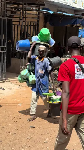 #92000FCFA Pour notre bénéficiaire du jour. Malgré son âge il est un vendeur ambulant. Merci à tous nos donateurs, qu'Allah vous bénisse.  #acsbepdémunis #mahkasam  #solidarité #humanitaire
