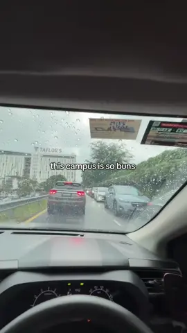 i might as well js turn my car off #taylors #sunway #crashout #malaysia 