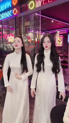 Yêu quá đi #TravelVietnam  #hanoitravel  #VietnamTrip  #dancer #hanoifood 