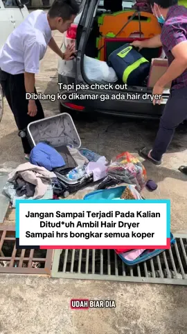 Ngedit video ini sambil nyesek kalau ingat kejadian dulu.. Semua hotel yang mami review bagus dan istimewa kecuali hotel yang satu ini ya guys.. Hai mami mau cerita pengalaman yang sangat tidak menyenangkan disebuah hotel di Kota Pontianak. Kejadiannya sudah 4 tahun yang lalu, kami sangat kecewa karena dari pihak manajemen tidak ada yang beritikad baik untuk meminta maaf kepada tamu,padahal sudah jelas dari pihak mereka yang salah. kronologinya seperti ini : Waktu itu kami menginap disini 1 malam, disini kamarnya kurang bersih,handuknya juga kotor tapi kami ga komplain. Selama nginap kami ga pergi kemana-mana,hanya stay dihotel saja hingga check out, karena waktu itu jaman covid. Saat kami check out,seperti biasa house keeping akan mengecek kamar, setelah pengecekan pihak resepsionis mengatakan bahwa hair dryer tidak ada (padahal dari awal memang tidak ada hair dryer dikamar) waktu itu kami tidak bikin video waktu awal masuk kamar. Setelah dituduh, Kemudian mami diminta untuk membayar denda, mami jelaskan bahwa memang dari awal dikamar tidak tersedia hair dryer, tapi resepsionis tetap memaksa kami untuk membayar denda. Karena mami tidak melakukan apa yang mereka tuduhkan akhirnya mami meminta house keeping untuk bongkar semua koper mami sampai berserakan seperti divideo ini. Kejadian ini sangat memal*kan.. mami akan ingat selalu kejadian ini dan tidak akan pernah merekomendasikan hotel ini kepada siapapun.waktu itu mami sudah memberikan review di google maps hotel,tapi dari mereka tetap tidak ada itikad baik untuk meminta maaf.   Mami posting benar-benar hanya untuk berbagi informasi,agar tidak terjadi sama kalian, bener-bener hati-hati kalau nginap dihotel ini.. #fyp #hotel #pontianak #viral #life 