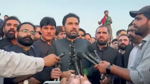 وزیراعلیٰ خیبر پختونخوا محمد سہیل آفریدی اڈیالہ جیل کے باہر میڈیا نمائندگان سے گفتگو کر رہے ہیں۔