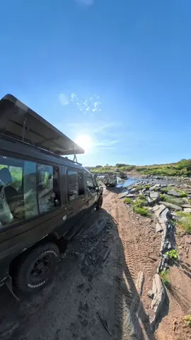#landcruiser #masaimara #guiding #tourismpays #travelling 