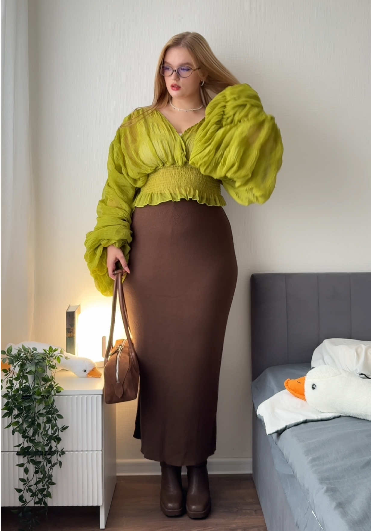 Помогаю девушкам plus size красиво одеваться🤍 подписывайся!  Все артикулы на образы в моем тг канале 👉🏼 sofitalking