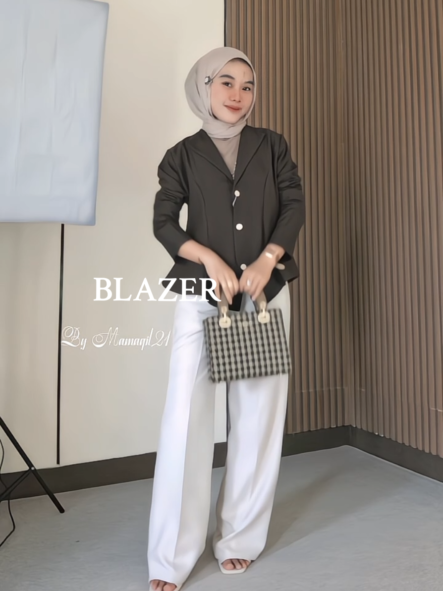 Aaaa finally nemuin blazer yang bahannya nyaman poll dan celana yg bener² bikin keliatan tinggi🫶🫶 #outfit  #blazeroutfit 