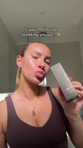 Switching to a water based moisturiser if you have acne prone skin is a game changer 🤩 using Synergie Skin HydroLock 🫶🏽 #hormonalacne #acneskincare #skinbarrierrepair #fyp #synergieskin 