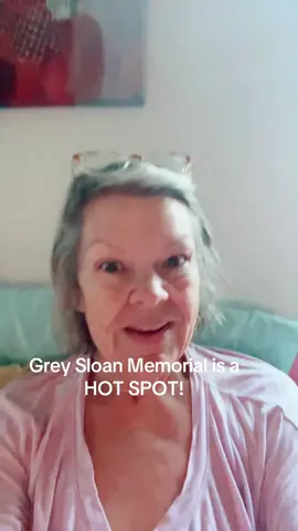 We have 4 hospitals here and we don't get that kinda of action!! #greysanatomy #sinkhole #greys 