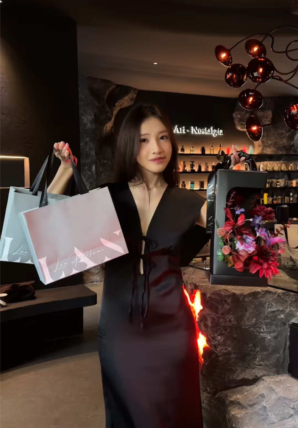 Tiệm nước hoa đẹp như triển lãm lại có deal thơm thế này phải ghé liền thuii 💐✨ #viral #xuhuong #lanperfume #lanperfumesgn #lanbloombox 