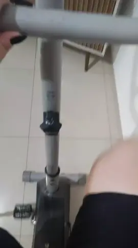 focada no que importa 🔥    tem gente q achou que uma perna ia me impedir de viver 😌 me segue aqui no tiktok, Please 😃 #amputadafeliz #muletasaventureiras #bicicletaergométrica  #amputadadebomhumor #meseguenotiktok 