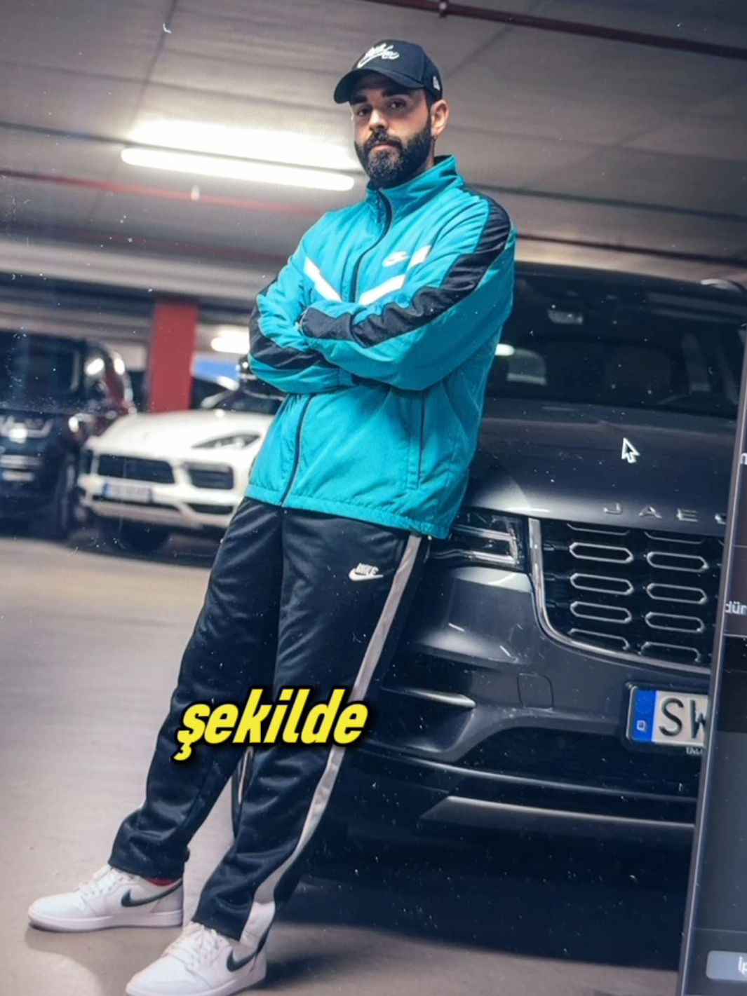 Yeni araba aldın hayırlı olsun postun hazır 😎 Reklam Prompt: Hyper-realistic low-angle full-body shot of a young man (Take uploaded image as the reference for face) leaning against a Jaecoo 8 in a dim basement garage. Wearing oversized Nike wind cheater, baggy basketball pants. Nike jordan sneakers, new era cap. Hands crossed, attitude gaze. Luxury SUVs softly blurred with cinematic bokeh, shallow depth of field, strong subject separation, and 8K cinematic color grading. don’t change face, hair and beard. . . . #gemini #prompt #nanobanana #jaecoo8 #landroverdefender 