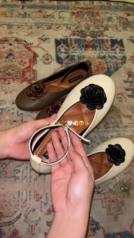 Perfect cakep bgt Gila bener bener cantik bgtttt 😍🤍#flatshoes #flatshoescantikk #flatshoesmurah 