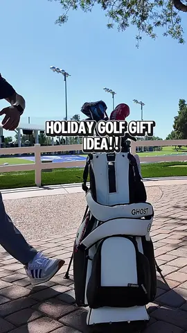 This golf bag is gonna make a great gift and a golfers day!! #tiktokshopblackfriday #tiktokshopmademebuyit #tiktokshopcreatorpicks #golf #golflife 