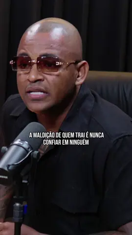 A maldição de quem trai e nunca confiar em ninguém …