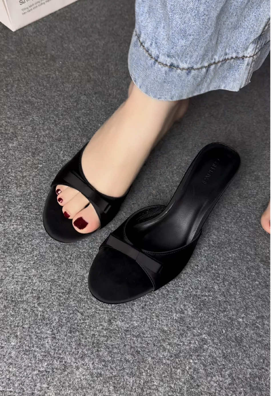 Nó xih êm lắm lắm luôn, chất lụa nha #giaydep #reviewlamdep #giaycaogot 