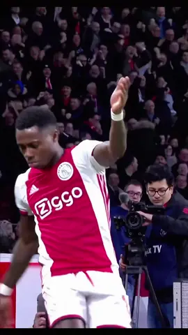 Fühlst du?💸 #targetaudience #fashion #remix #pashanim #dancepill 