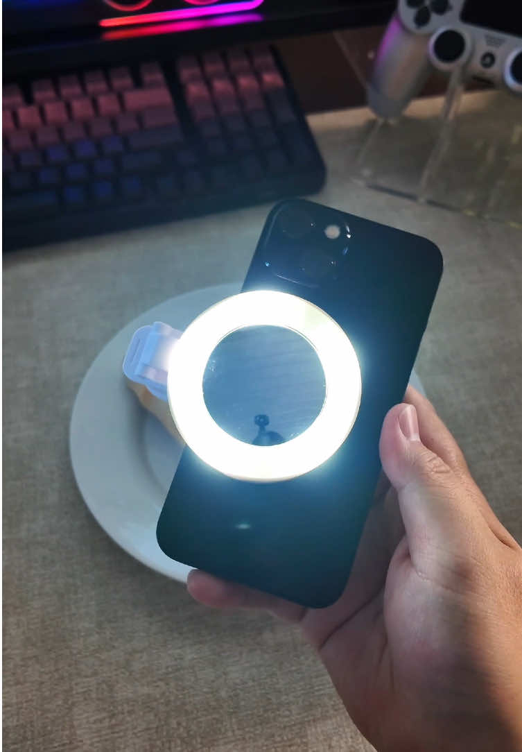 The essential tool for taking better photos. This foldable light not only features a built-in selfie mirror but also doubles as a phone stand!#photography #light #selfie #filllight #shooting 