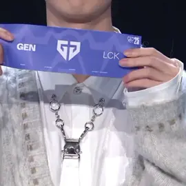 gg to t1 and gen fans lmfao, me as an orange is just chilling #t1 #geng #worlds #leagueoflegends #lolesports 