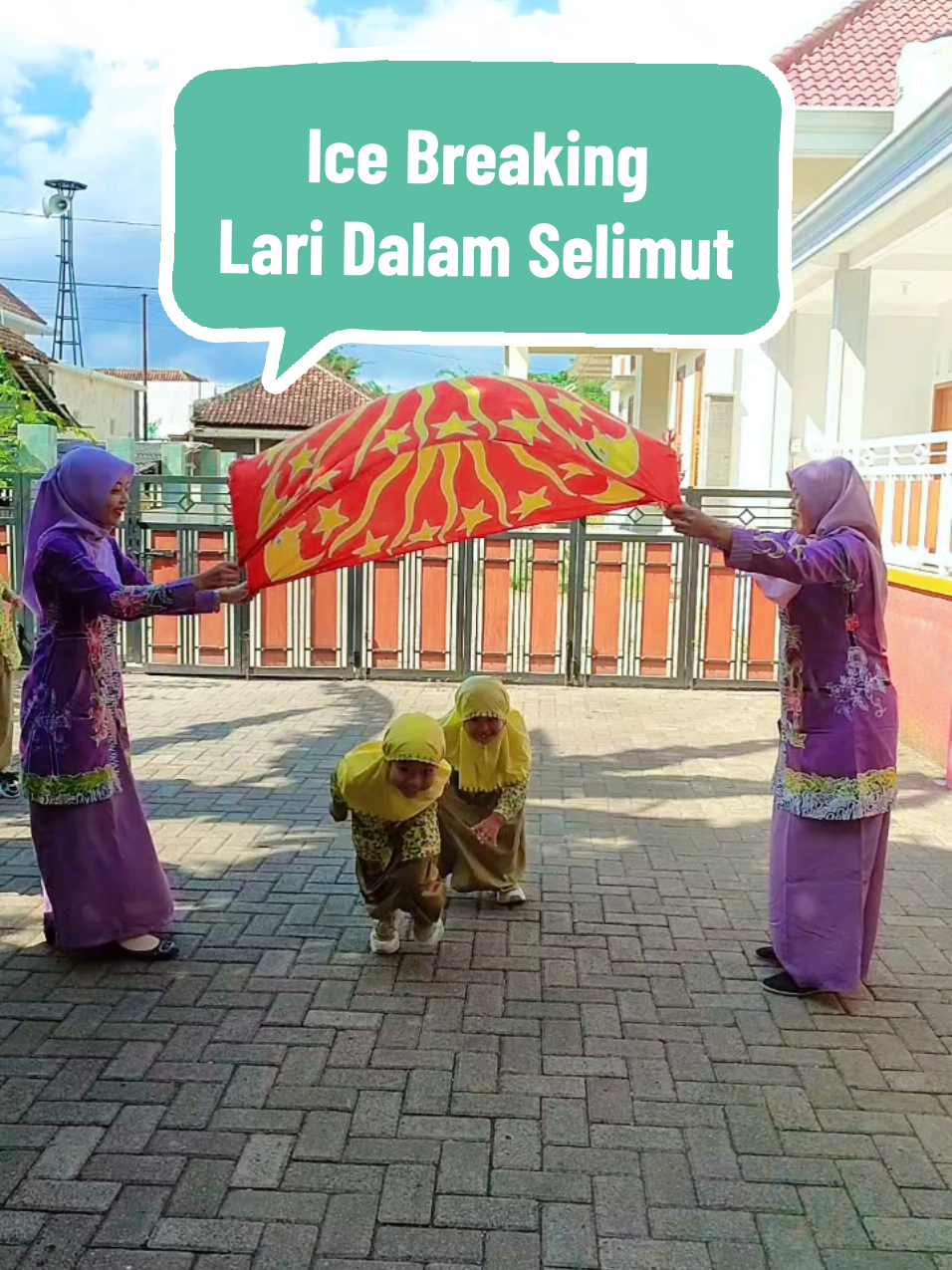 Hai Semuanya sebelum kegiatan belajar yuuk kita ajak anak-anak bermain ice breaking lari dalam selimut, dijamin anak-anak pasti suka 🥰✨ .  . #fyp #CapCut #icebreaking #icebreakingseru #anaktk 