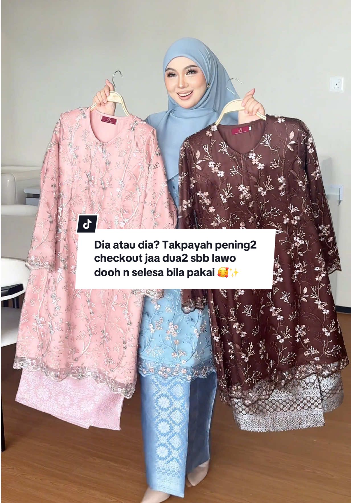Dia atau dia? Takpayah pening2 checkout jaa dua2 sbb lawo dooh n selesa bila pakai 🥰✨ Kalau nak masuk live launching Sabtu ni jam 9pagi 📍 #nfhboutiquegallery #kurung #kurungcantik #bajuwanita #kurungviral 