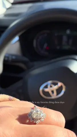 The little light dance from my engagement ring gives me a seratonin boost i can’t even begin to explain #engagementring #engaged #2026wedding #2026bride #bridal 