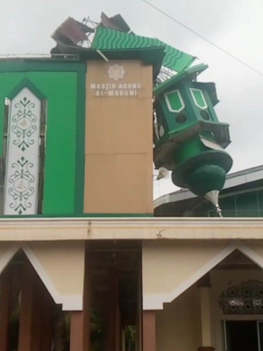 Viral..! Suara bocah minta tolong bantuan renovasi masjid kepada Willie Salim. #bocah#tranding #masjid#viral#nasionalbanyuwangi 