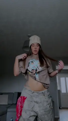 I need to find myself a new dance obsession 🤭  #trend #dance #streetwear #⛅️ #fyp 